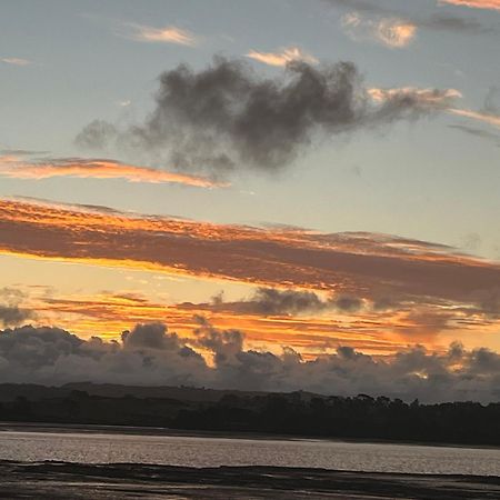 Absolute Waterfront Serenity Near Auckland Clarks Beach Bagian luar foto